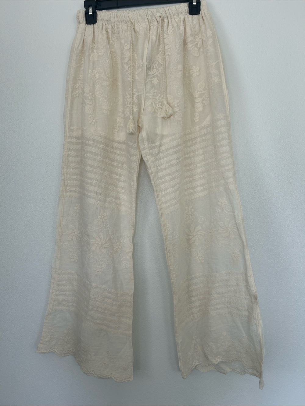 POL Cream Wide-Leg Embroidered Tassel Drawstring Pants. Size One